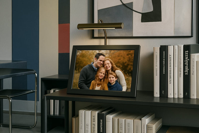 Leuk cadeau met sinterklaas: digitale fotolijst per doelgroep voor de woonkamer - digitalefotolijst.nl