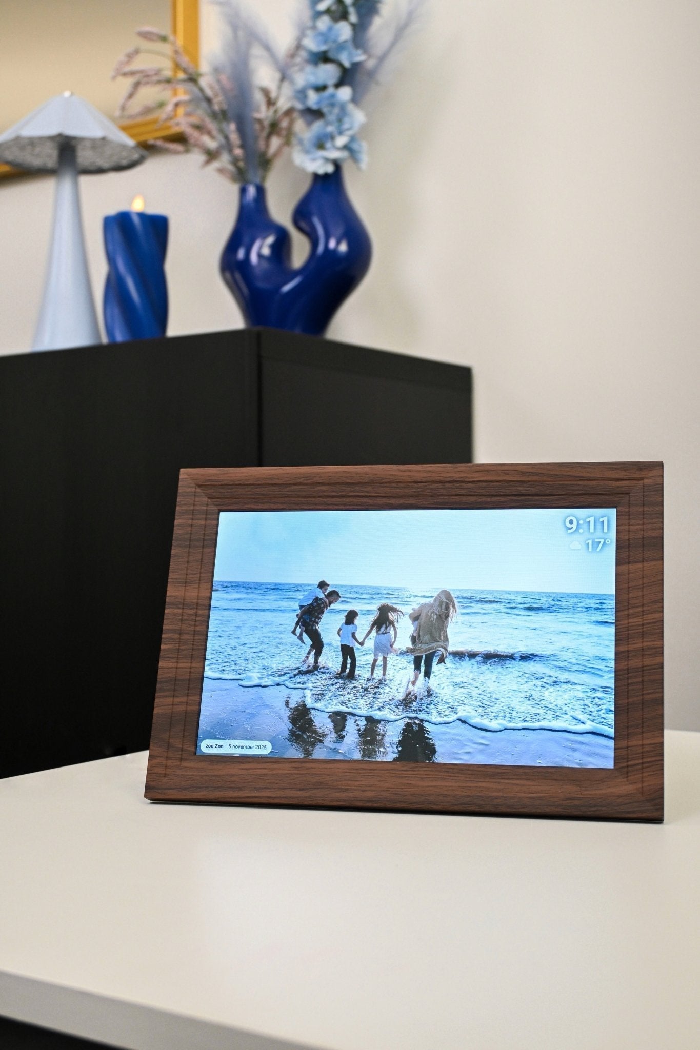 Digitaal fotolijstje op afstand foto's toevoegen | Praktisch & Betrouwbaar met UMBRION - digitalefotolijst.nl